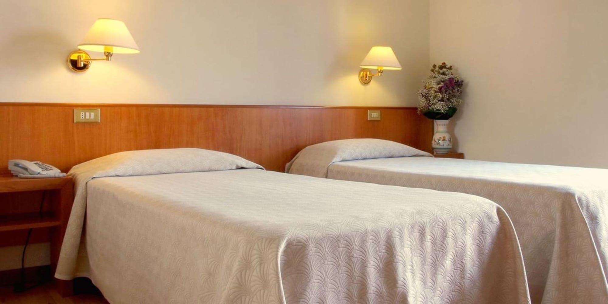 Hotel Plaza Salerno Bagian luar foto