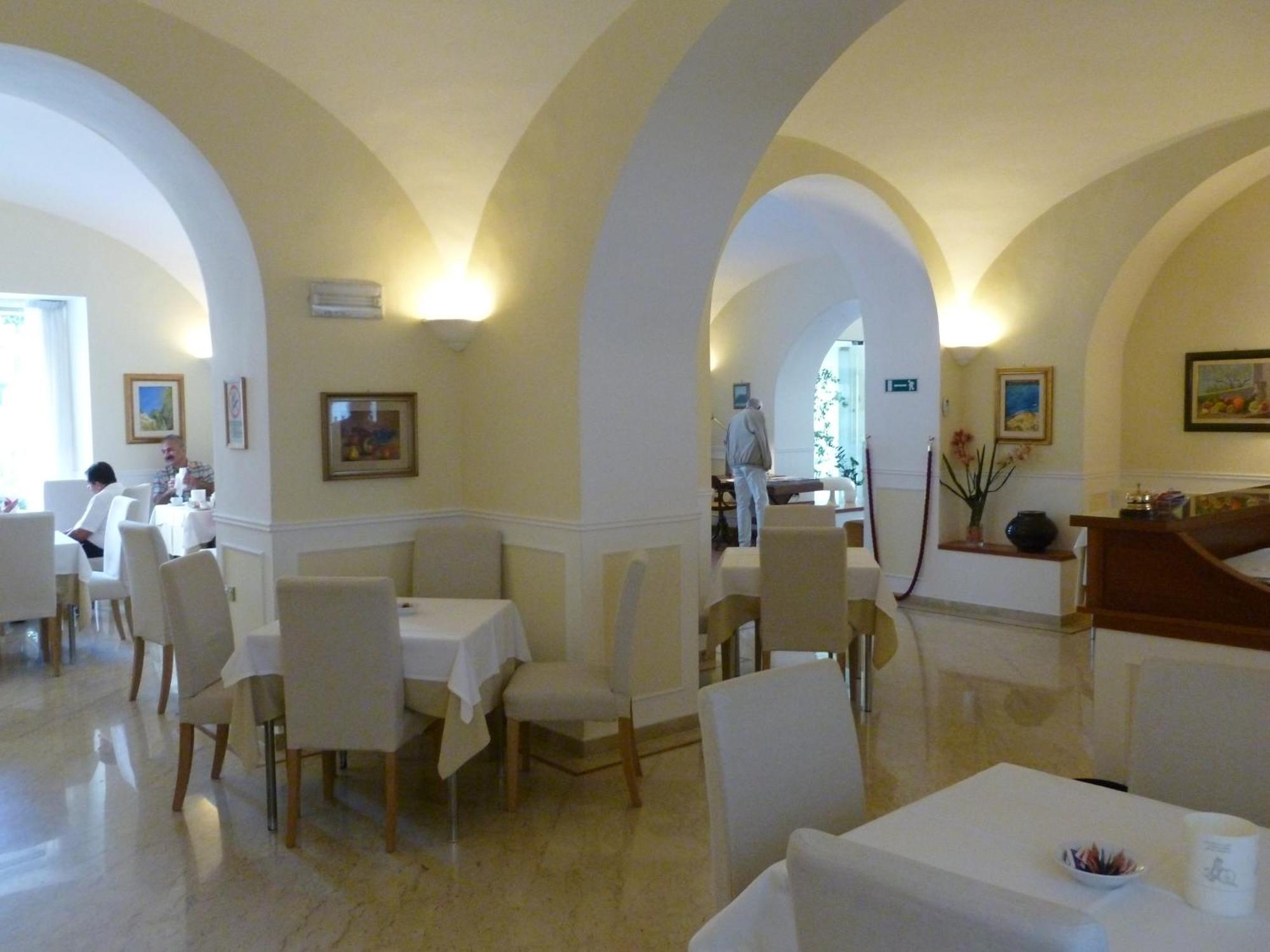 Hotel Plaza Salerno Bagian luar foto
